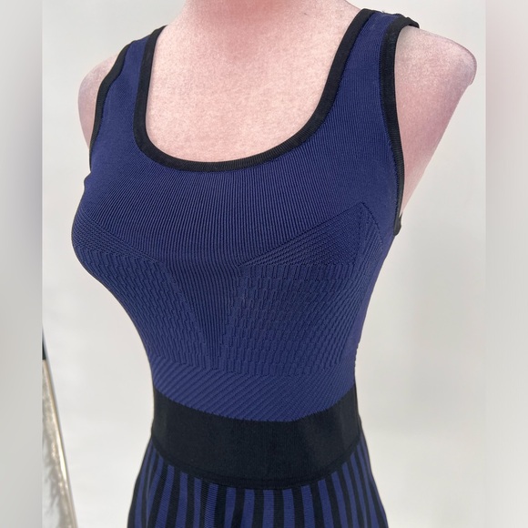 EUC Guess Los Angeles Fit And Flare Dress - Picture 7 of 11